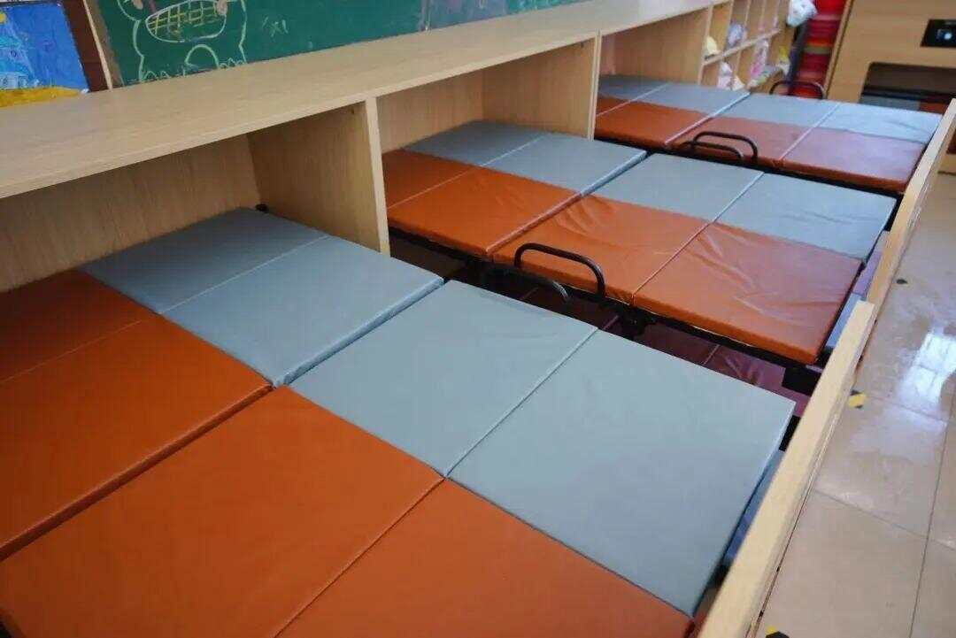 椅出新国标前广深两地已解锁“躺平午休”pg电子试玩网站免费中小学生午休课桌(图3) 椅出新国标前广深两地已解锁“躺平午休”pg电子试玩网站免费中小学生午休课桌(图3)